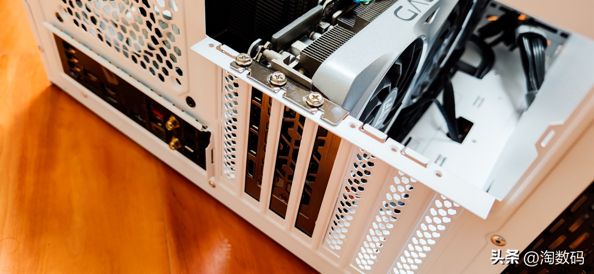 先马朱雀air对比航嘉750a,先马朱雀air机箱240水冷