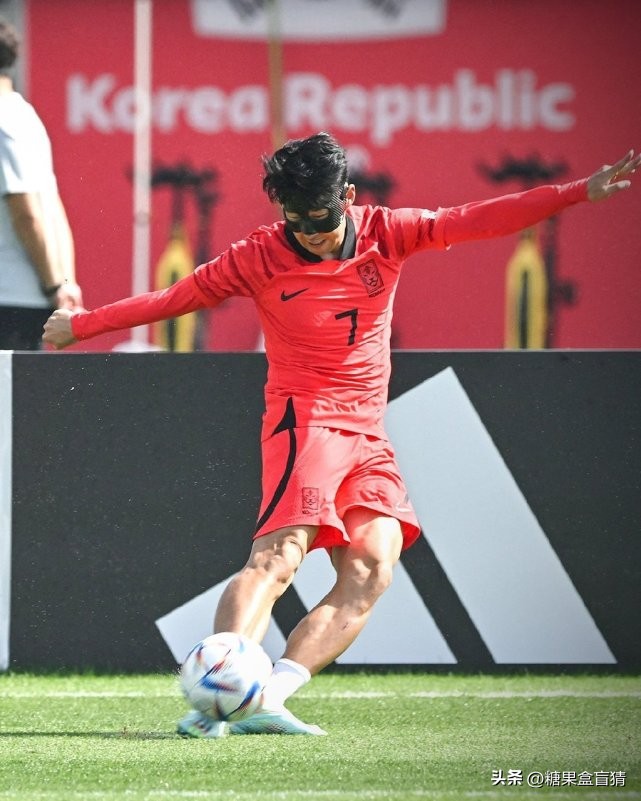 孙兴慜为什么要戴面罩参加世界杯,孙兴慜帮助韩国队夺取世界杯