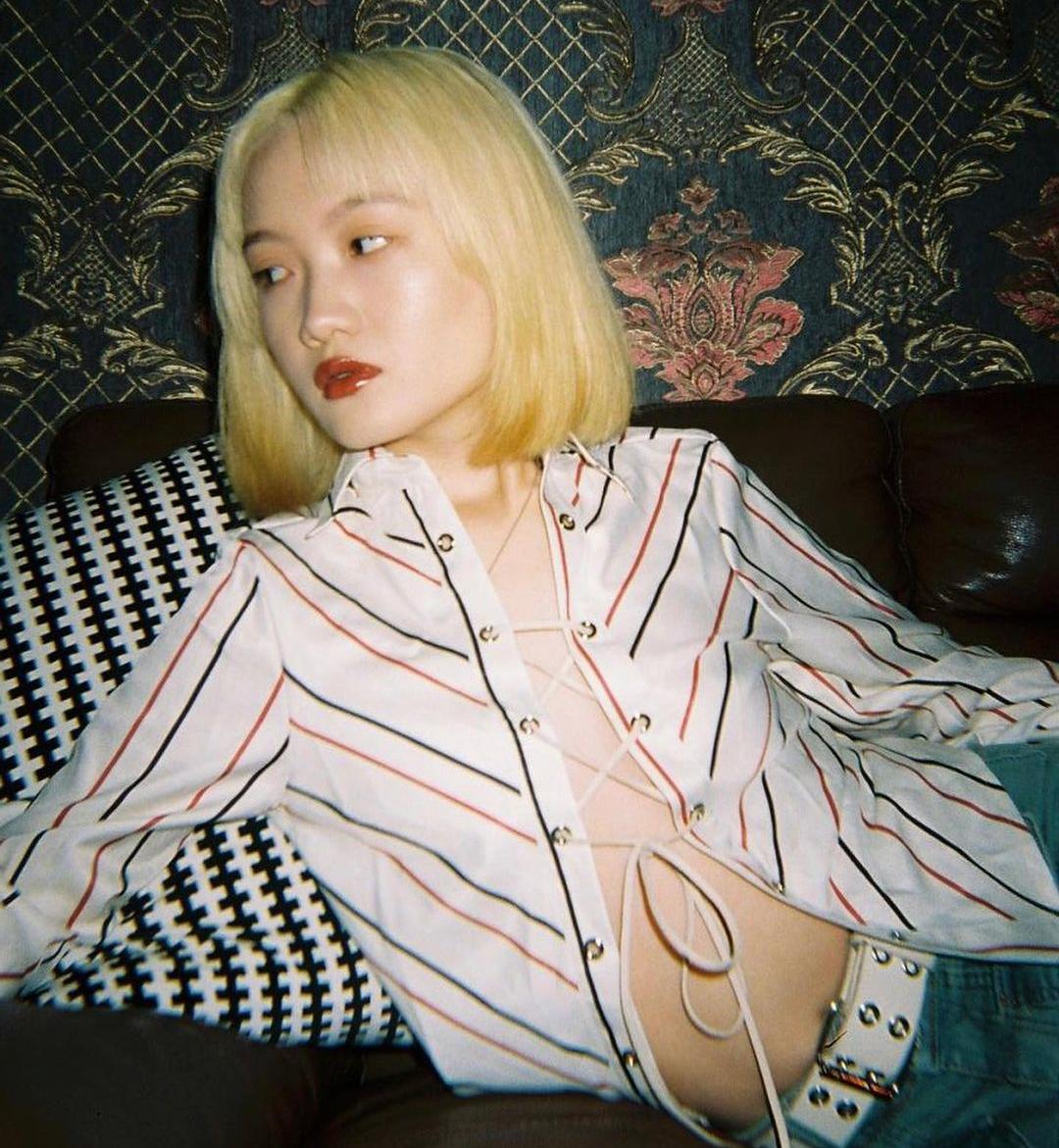 黄色短发男生,短发微潮色