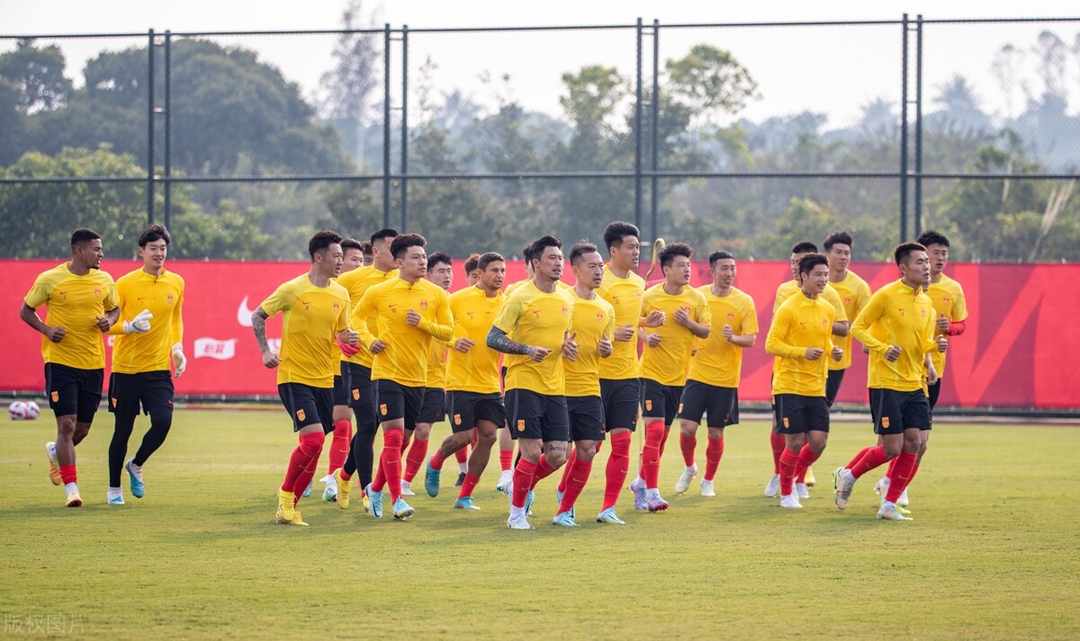 国足明日出征新西兰，杜兆才携广东省体育局*官高**看望并动员