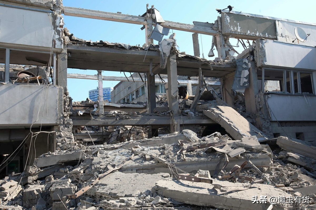 再打下去或将无人！乌克兰开战后人口少了1100万，还欠下一屁股债