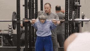 杠铃蹲要数量还是质量,杠铃箭步蹲和杠铃深蹲哪个好