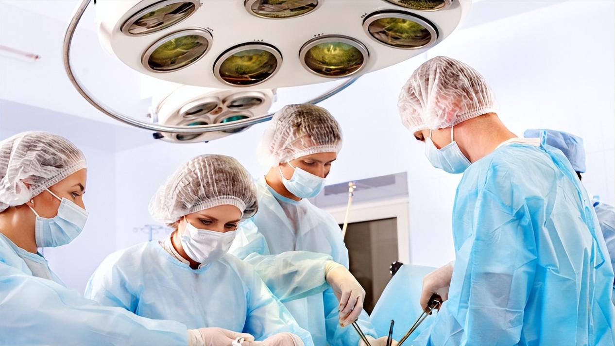 60多岁女人咳嗽就漏尿怎么回事啊,还没生过孩子一咳嗽就漏尿怎么治