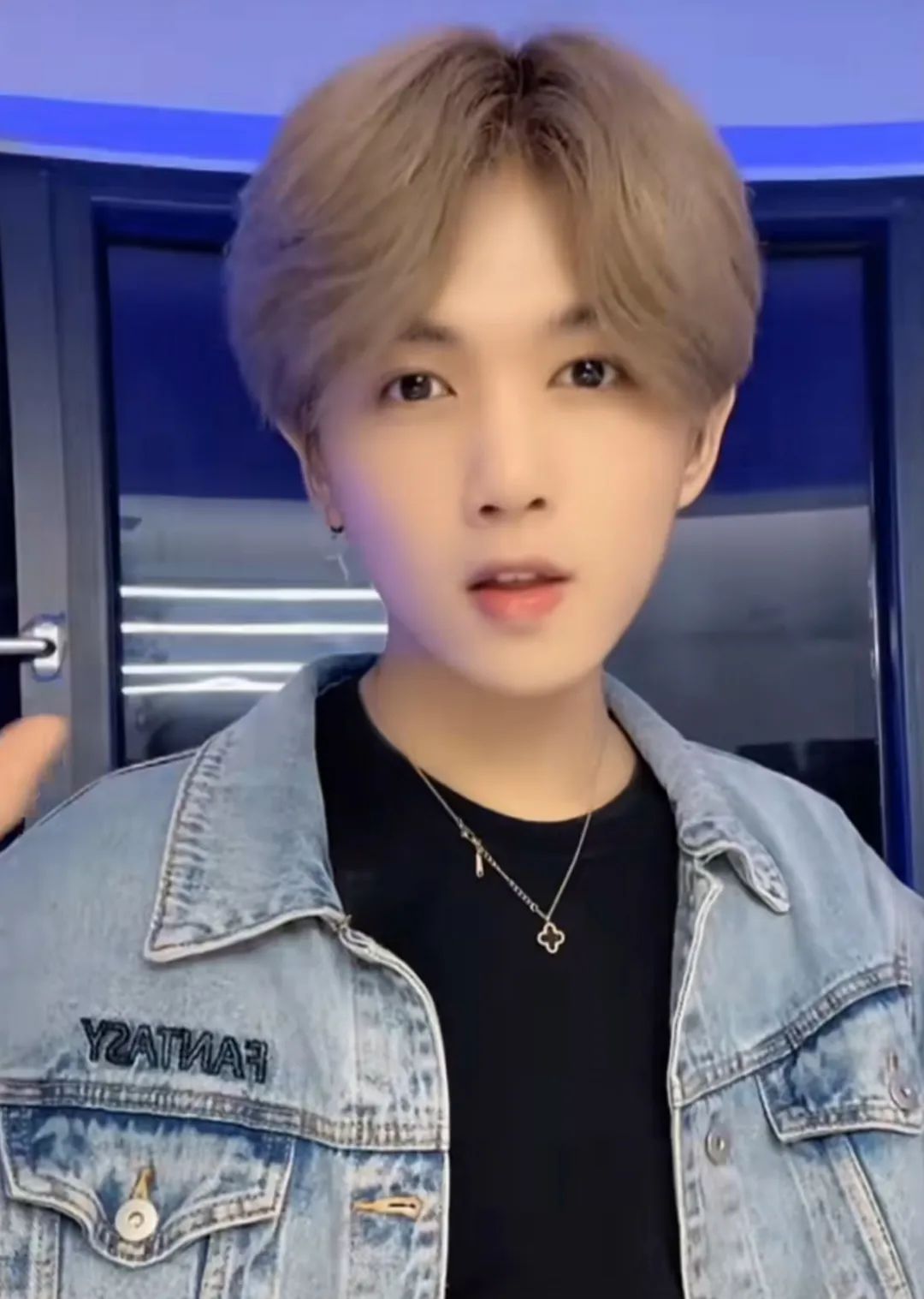 拼夕夕版明星大揭秘，有人舞到正主头上，有人出圈全靠同行衬托