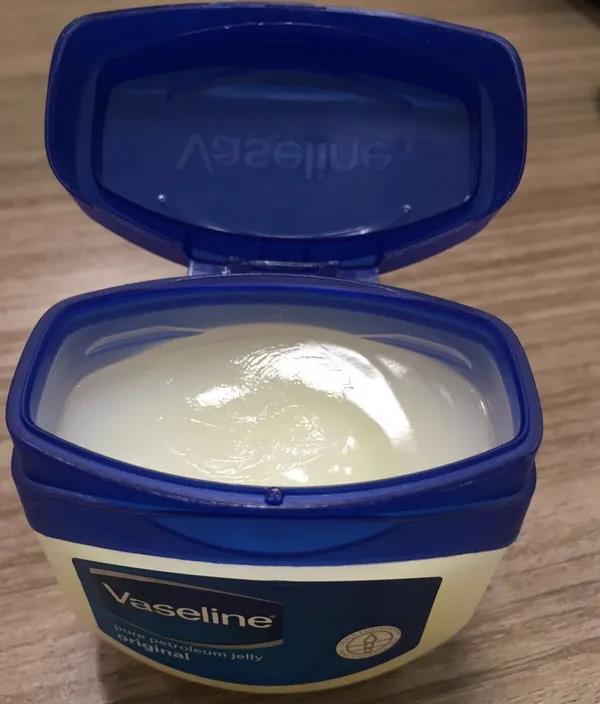 每到秋天，手和腿上就会出现各种干燥情况，还会脱皮，要怎么办？