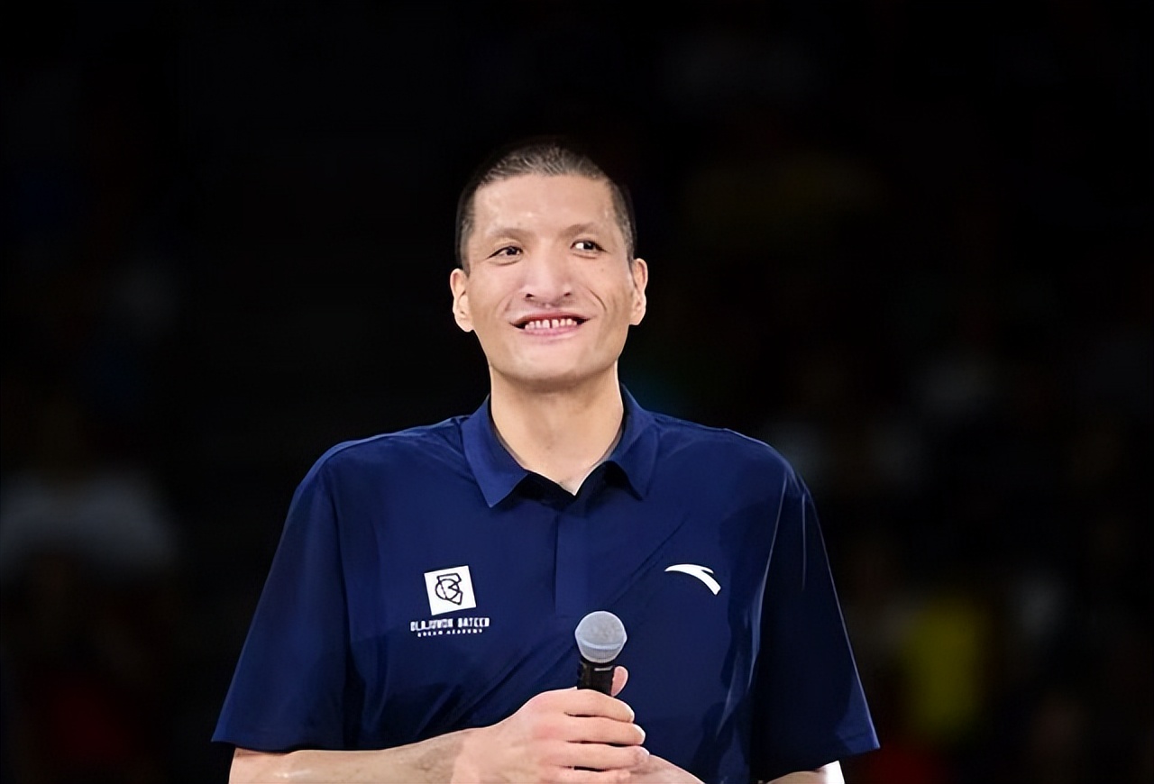 篮球巨星巴特尔：退役7年后，体形消瘦令人心疼，如今投身公益