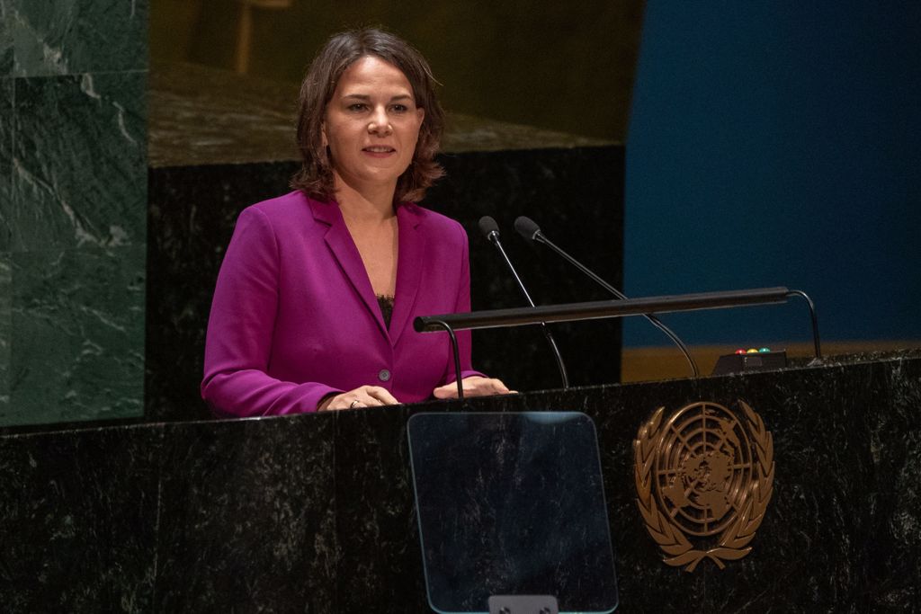 解放军“海空锁台3天”,德国外长口出狂言,称台湾受攻击将介入