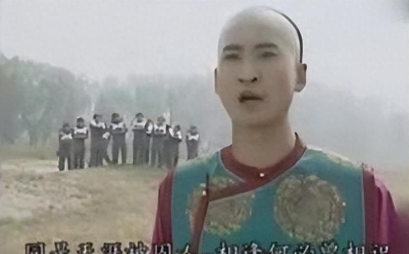 牛角胸罩,诱惑式舔刀尖,这些颠覆三观的镜头,看完让人一言难尽