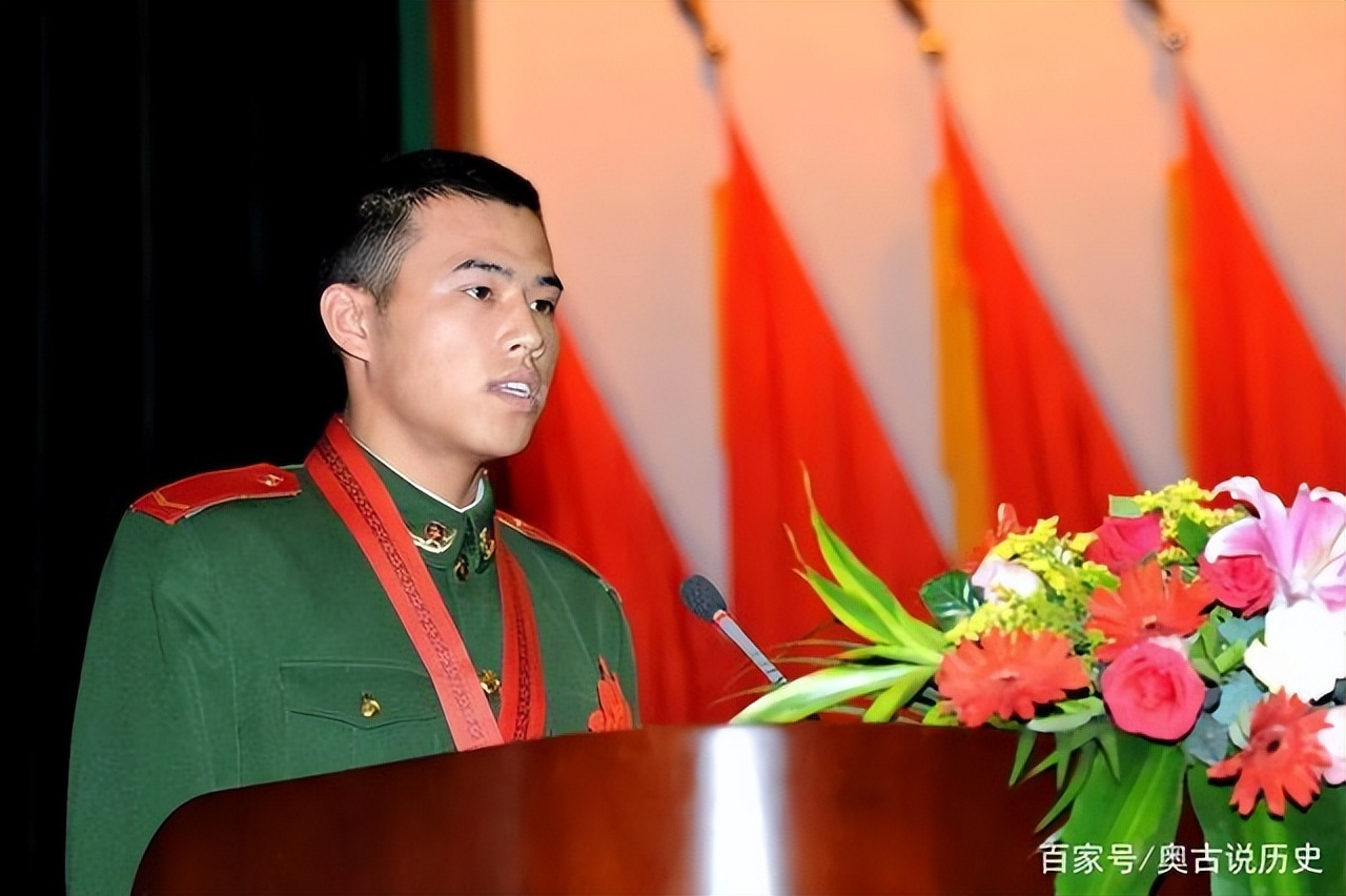 给外国人看汶川大地震感人瞬间,汶川大地震中震撼人心的军人视频