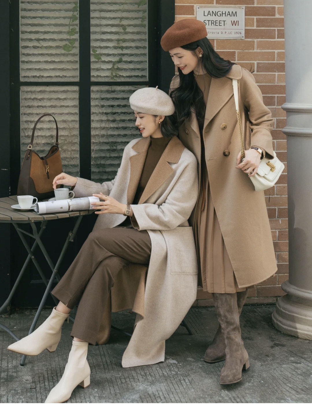 棕色的鞋子棕色大衣怎么搭配衣服,棕色大衣的穿搭技巧