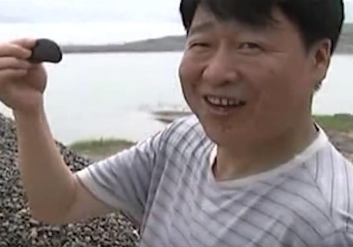 重庆男子双手竟能点石成金，将5块钱的石头转卖上万，如何做到的