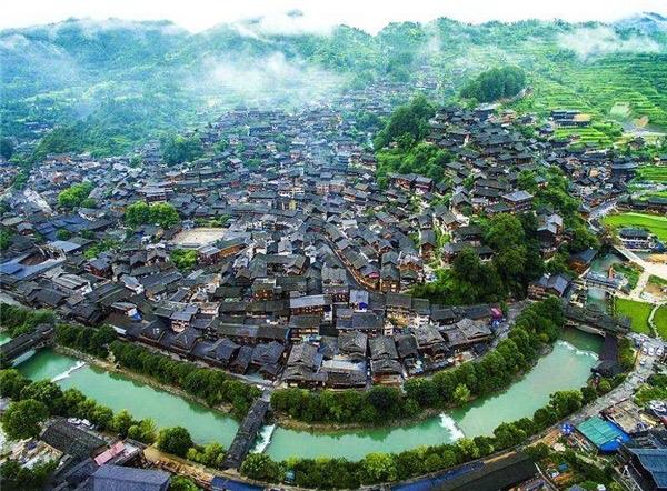 贵州西江千户苗寨最新视频,西江千户苗寨的大妈