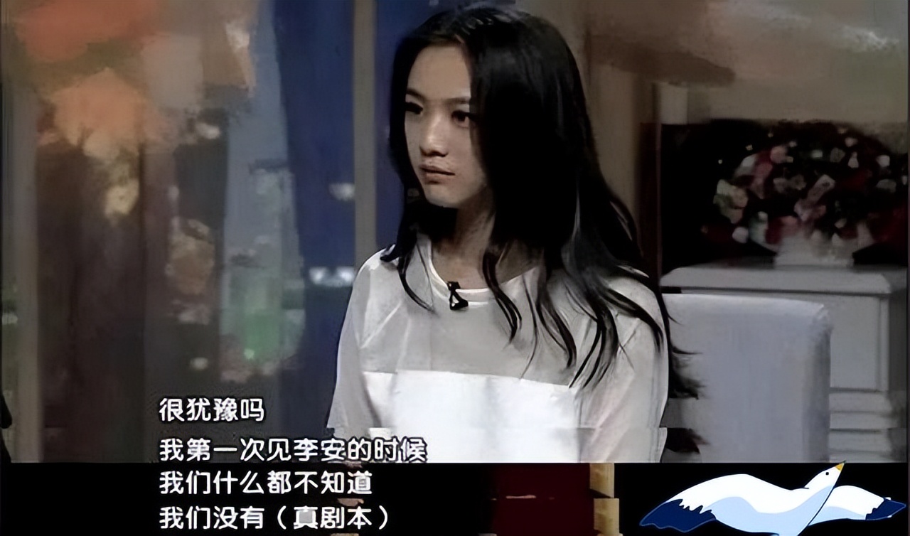 40岁汤唯穿裙子,汤唯穿绿裙长发飘飘