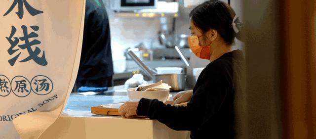 蒙自源过桥米线云南正宗第一名,云南蒙自第一碗米线