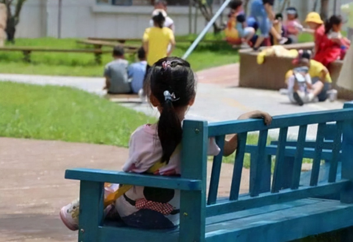 当孩子不被同学喜欢怎么回答,孩子说同学不愿意给他玩怎么办