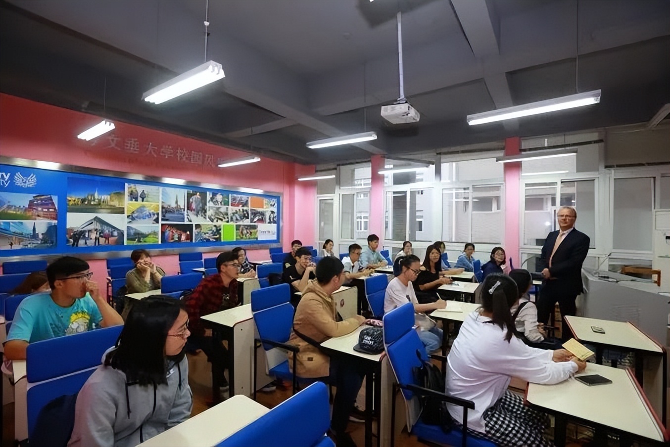 关注！西南政法“曝光”这一王牌专业：“国际化”教师天团，中英名校双学位！