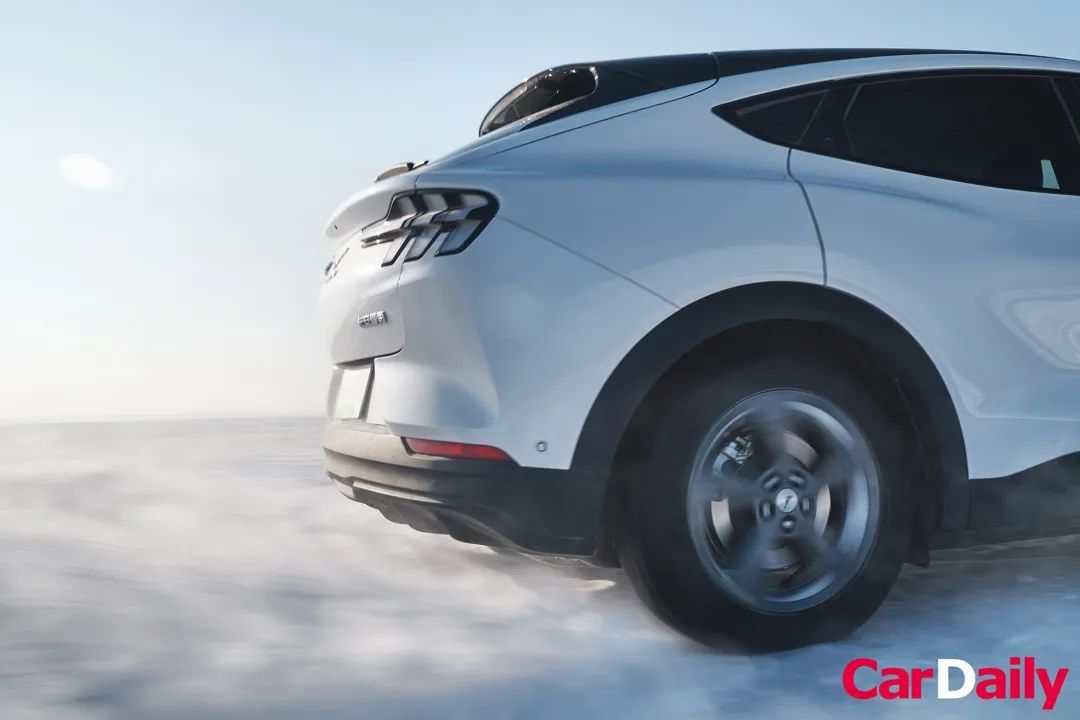 怎么在冰雪路面骑摩托,怎么在冰雪路面漂移