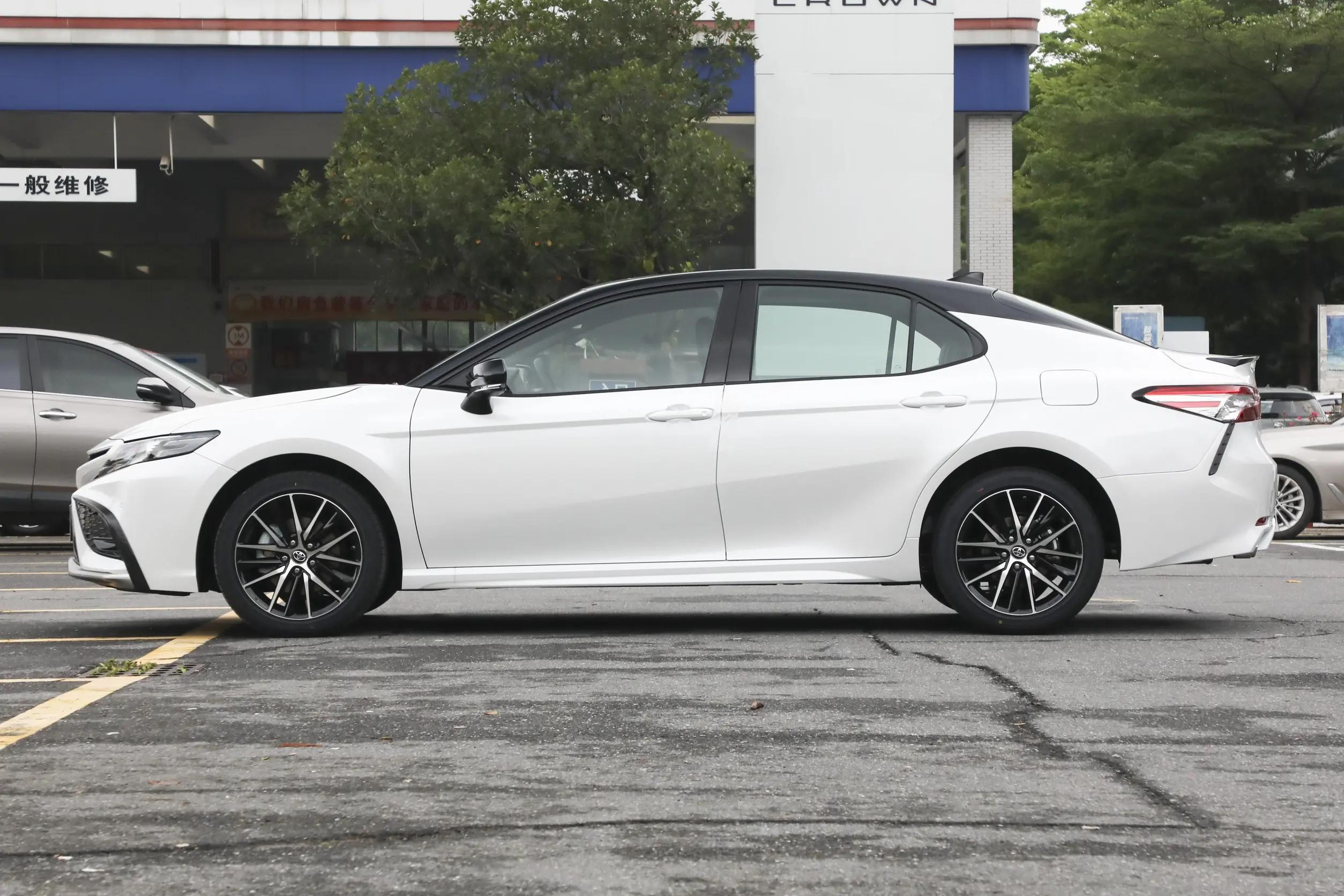 降价最多的b级车凯美瑞,八代凯美瑞2.5豪华燃油版