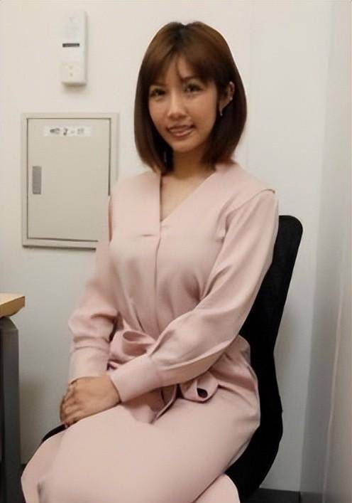 她，从18岁冠军沦为应召女郎，日本民众心碎感叹：亲爹害了女儿!