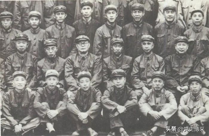 王新亭：军政兼备的开国上将，和陈赓共同打造令日军胆寒的386旅，主动让贤毛主席赞其风格高顾大局