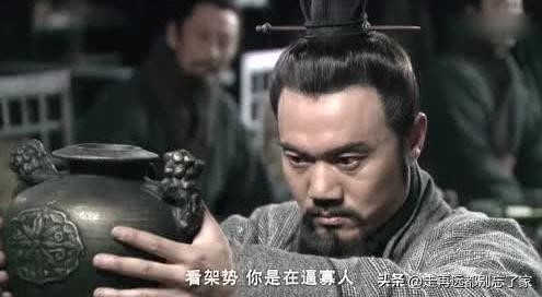 一国总统甘愿做美国“代理人”，并且尽显奴性，我们一定要警惕！