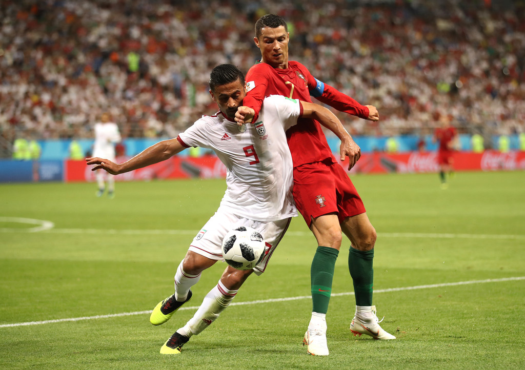 太背了！伊朗铁腰登场2分钟即遭重伤，确定伤别世界杯，主帅送行