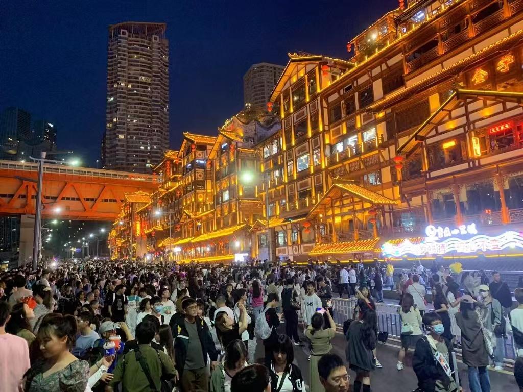 中国长假人山人海，给韩国指出活路，但想要机会自己抓，没人求它