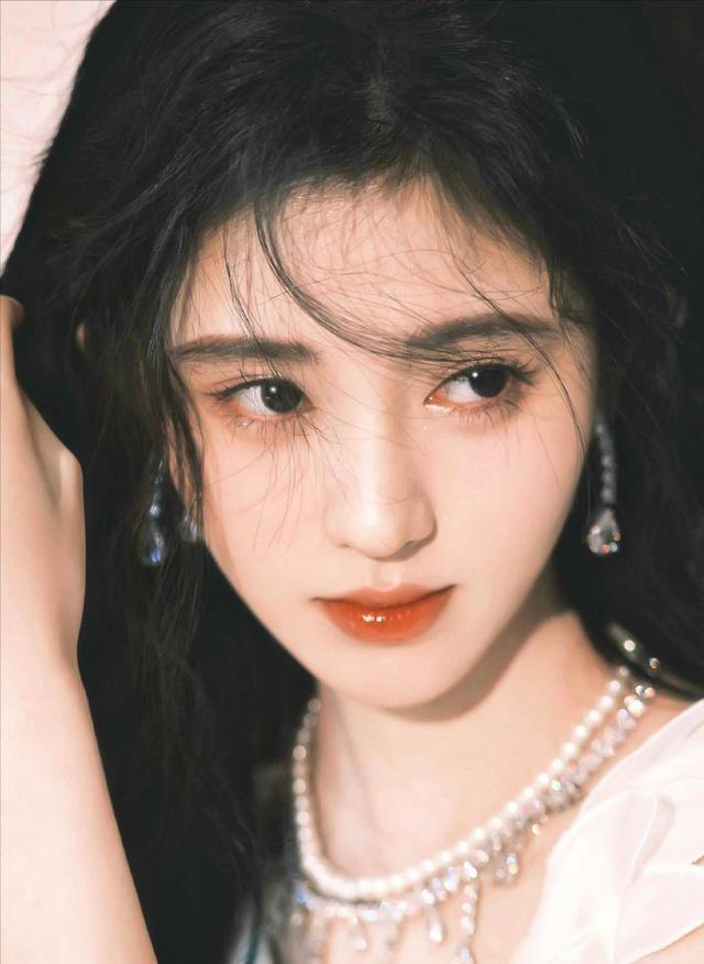 杨幂谍战跳舞,杨幂采访视频揭秘娱乐圈