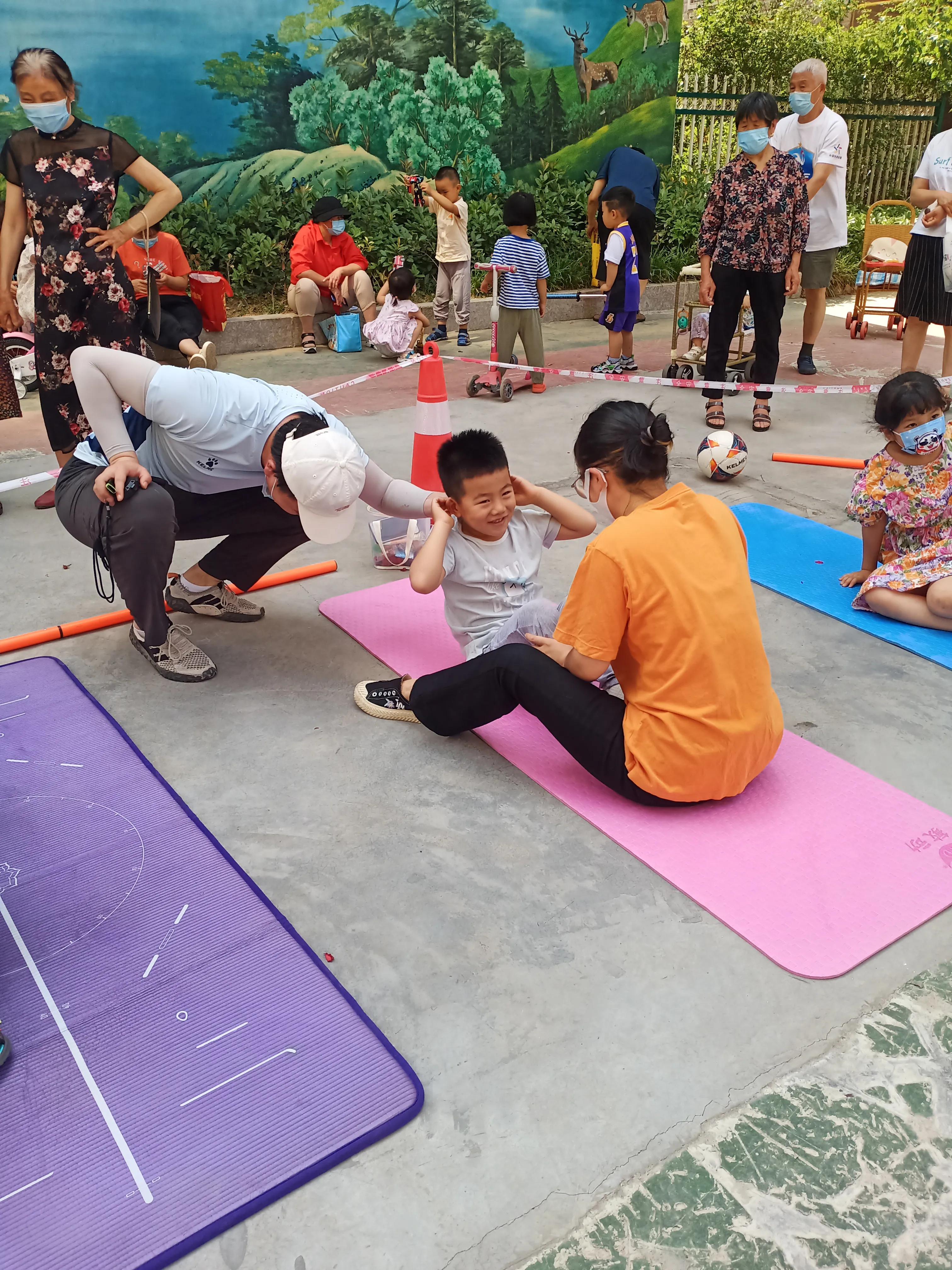 社区足球公益活动,大手拉小手共建美好家园社区活动