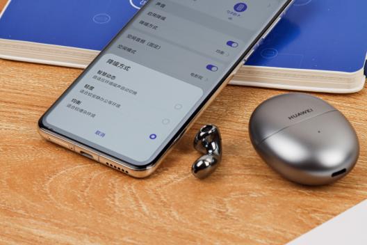 华为FreeBuds5体验评测：“水滴”造型不负澎湃好音质！