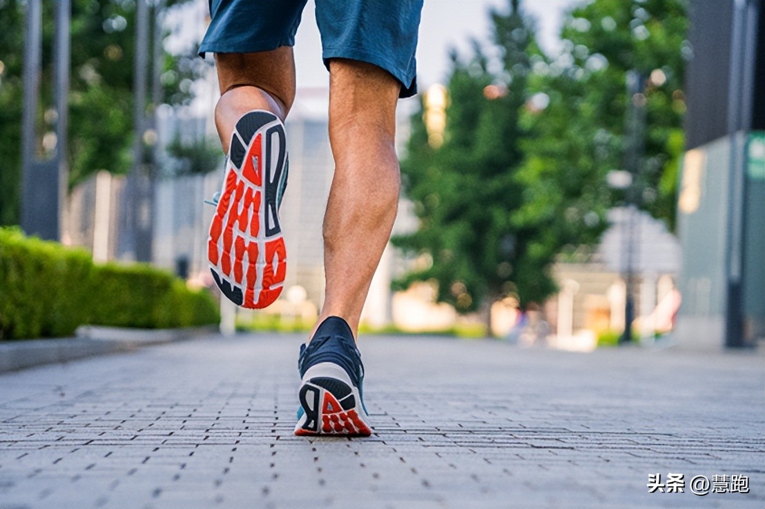 跑鞋科技的深度思考：没有碳板的跑鞋就过时落后了吗？