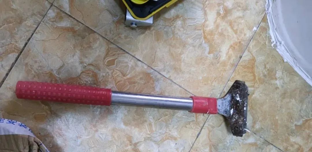 马桶底部密封圈安上去有漏缝,马桶底座边缘渗水用什么密封胶好