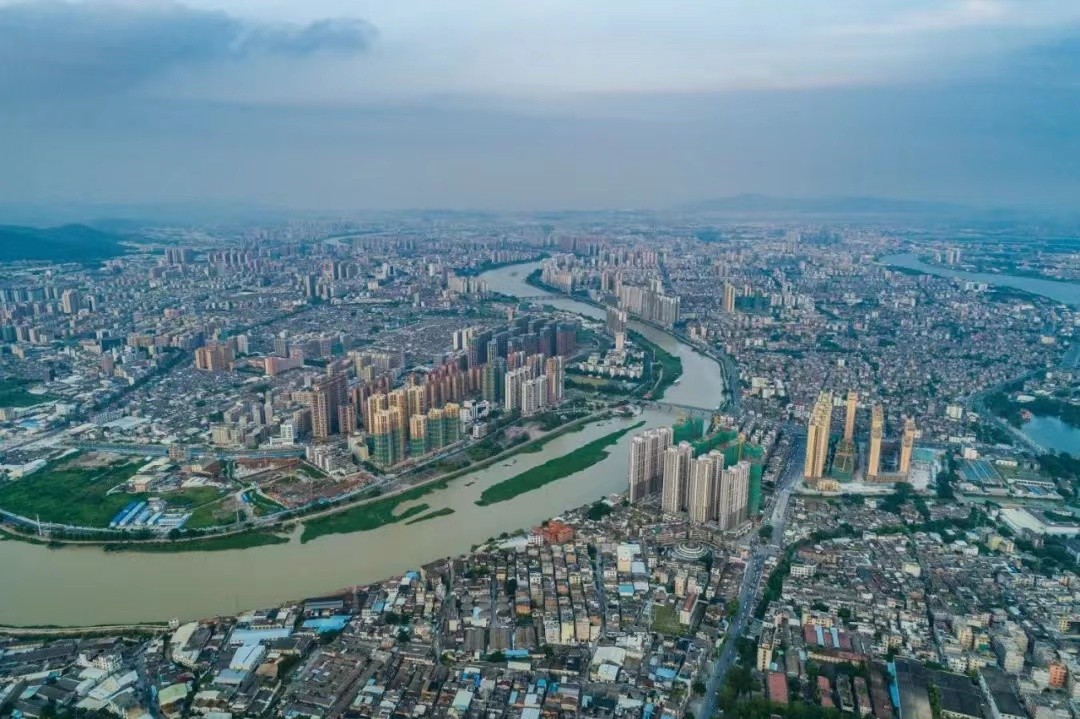 “巨贪”万庆良：疯狂敛财1.1亿，被捕后痛哭：对不起恩师