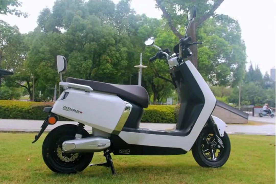 小刀电动车长征版最大尺寸的一款,小刀电动车长征版120km实测