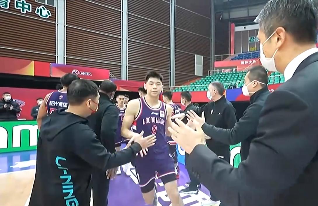 cba小将首秀砍下23分,cba新秀绝杀