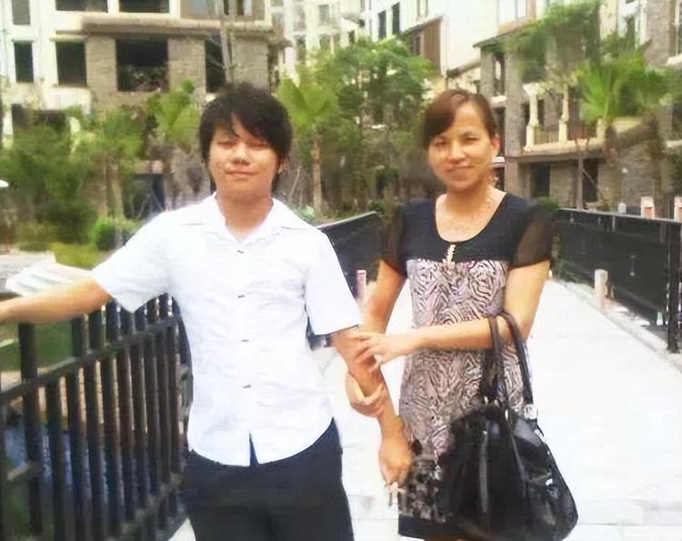 男孩网购仿真枪被判无期，庭审时：我的枪能打死我，就认罪