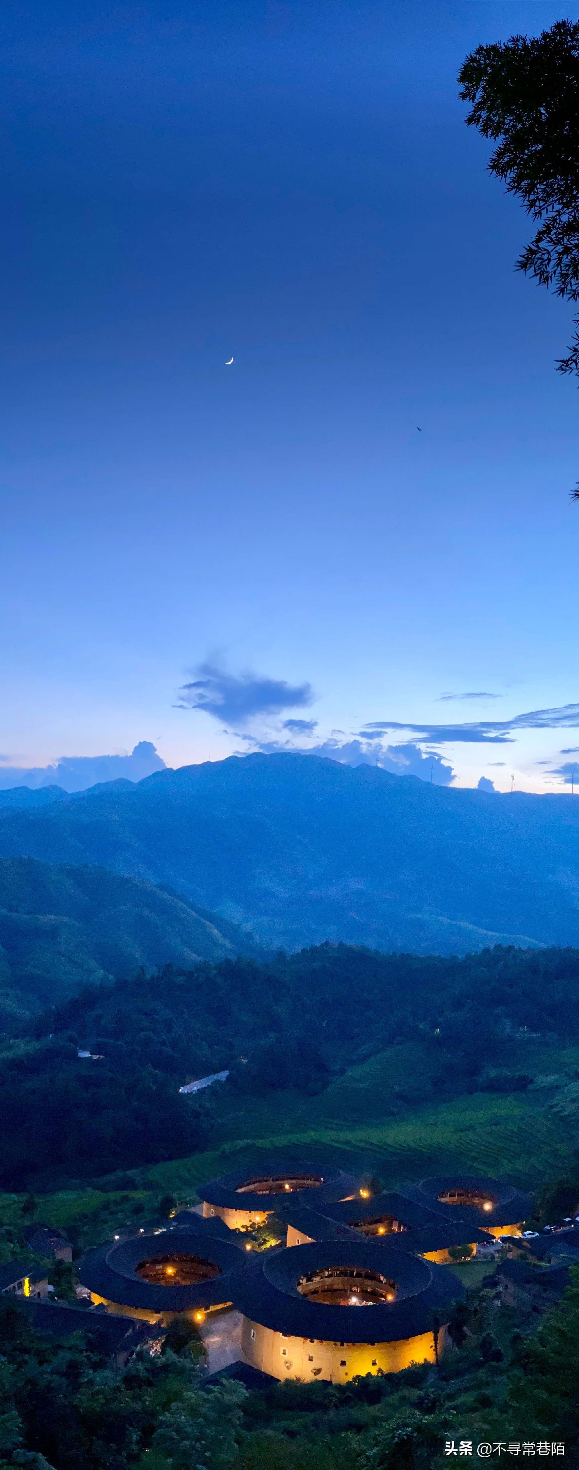 这里有许多历史悠久的古镇,从历史中走来的古镇