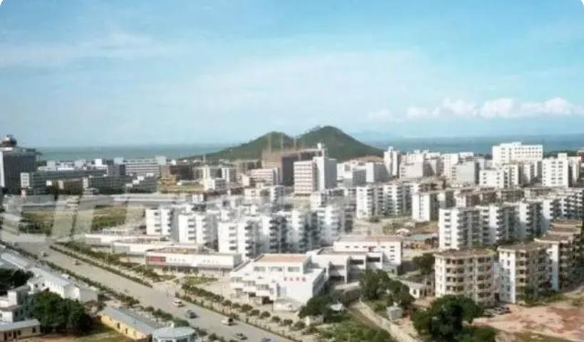 2014年，54岁老汉跳楼却砸死路人，警方调查发现其为17年前在逃犯