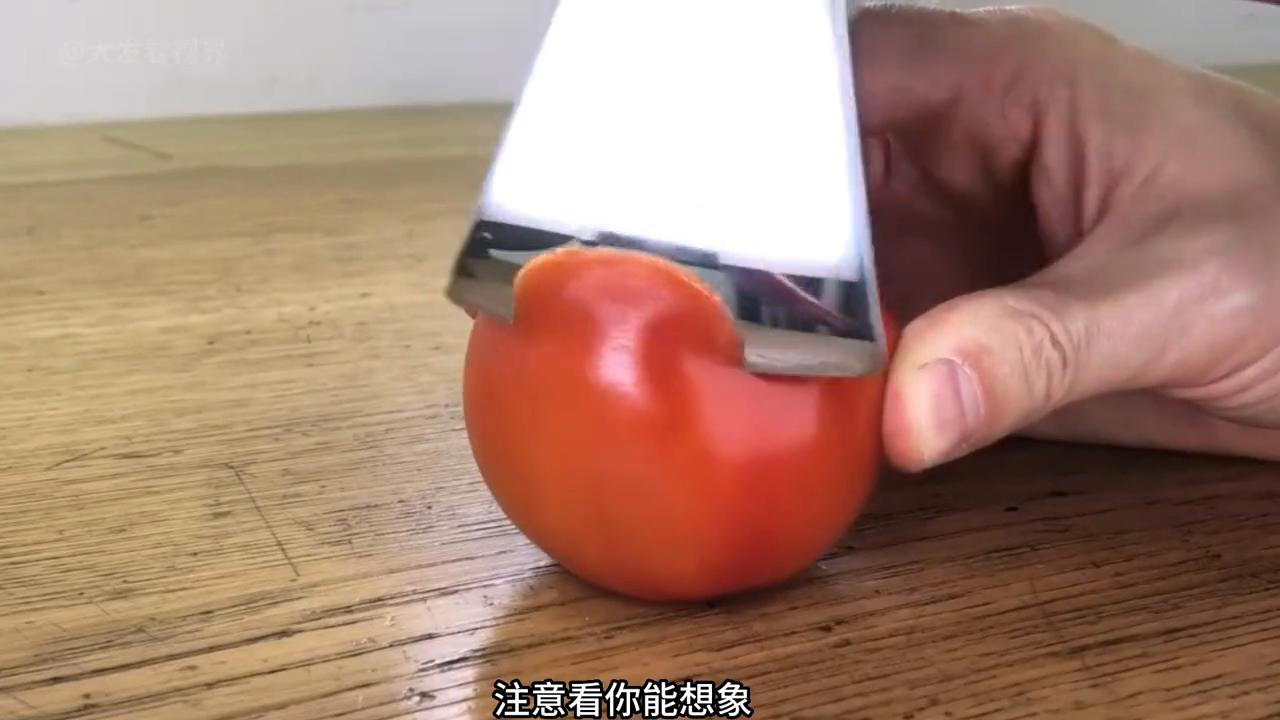 小哥发现一把古老手枪,小哥在野外发现重武器