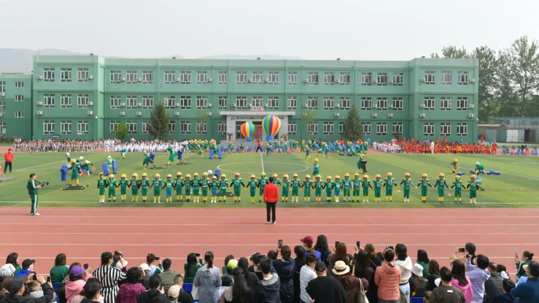 两千学生霸气登场的中杉金杉树体育节！泰酷辣！