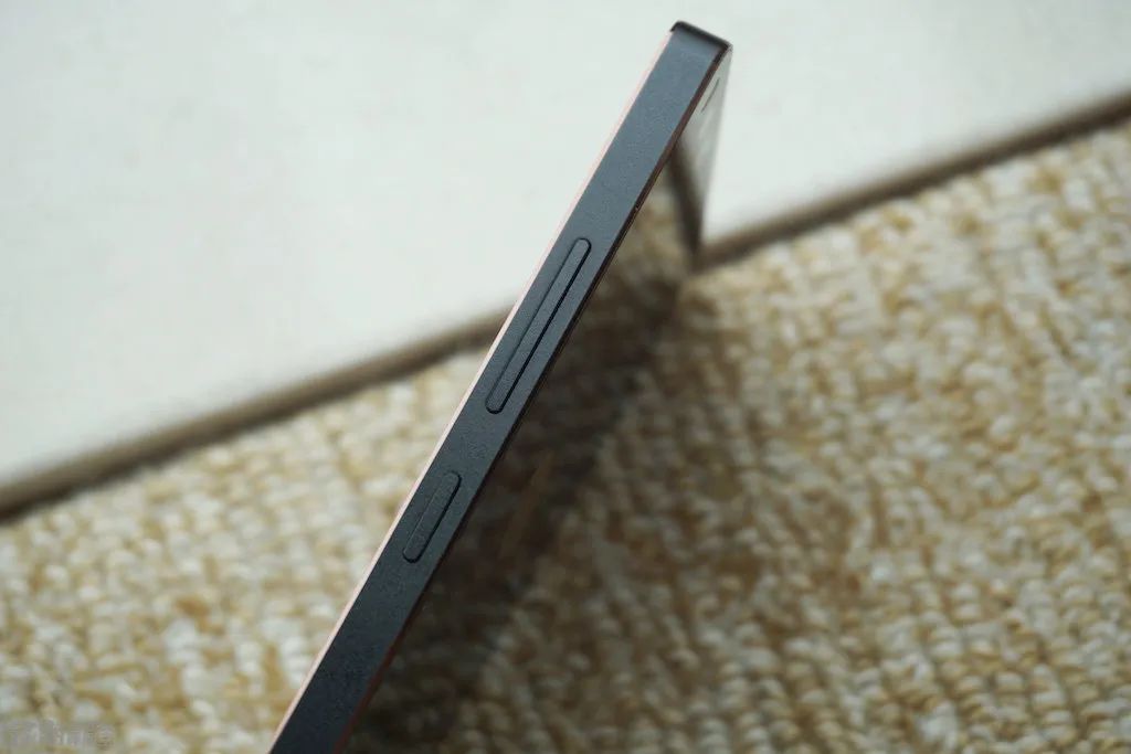 「方」与「圆」之间反复横跳的iPhone，把安卓手机给带偏了