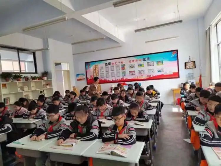 教联体开展小学英语教研活动,小学英语老师教研课活动简讯