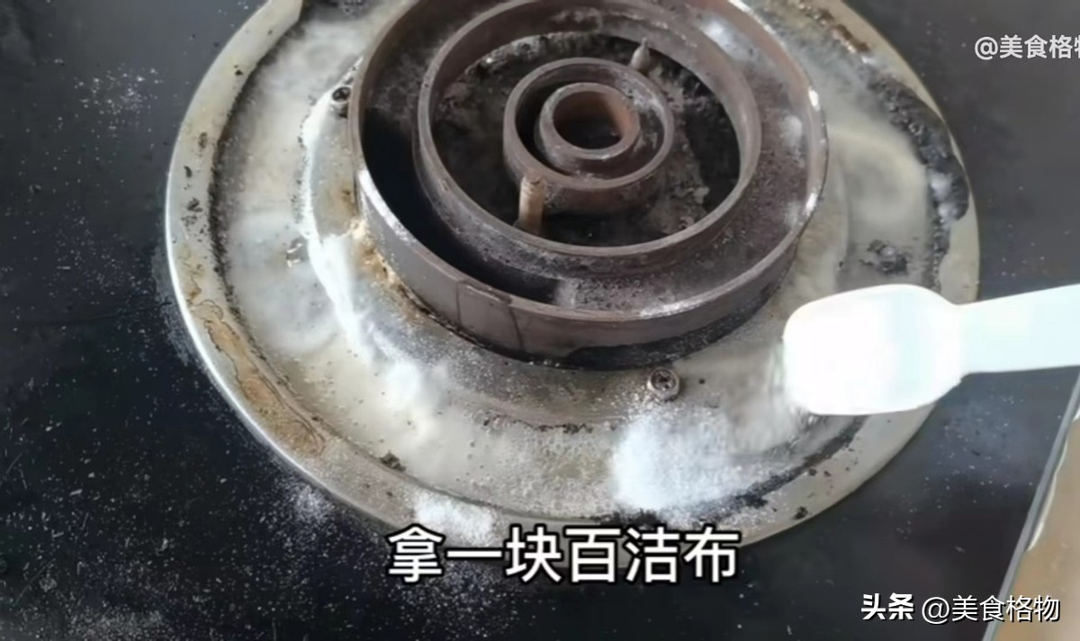 今天才知道把白醋倒在燃气灶上,白醋倒到煤气灶上有什么作用