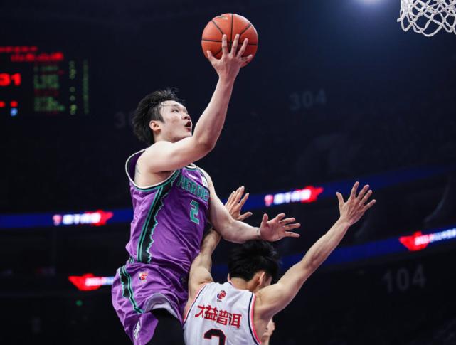 汤神运球再现神奇操作,汤神单场14记