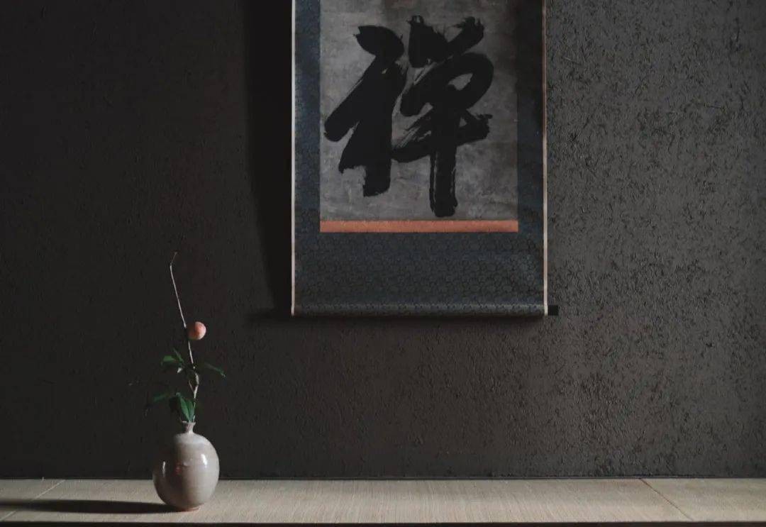 中国风的凉拖,带标志的特步凉拖