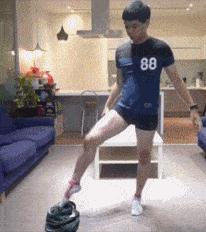 这衣服怎么穿内衣呀?不穿内衣怎么挺起来啊?