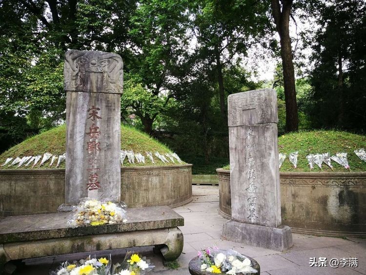 岳飞是在多久被秦桧害死的,岳飞是被什么刑具折磨死的