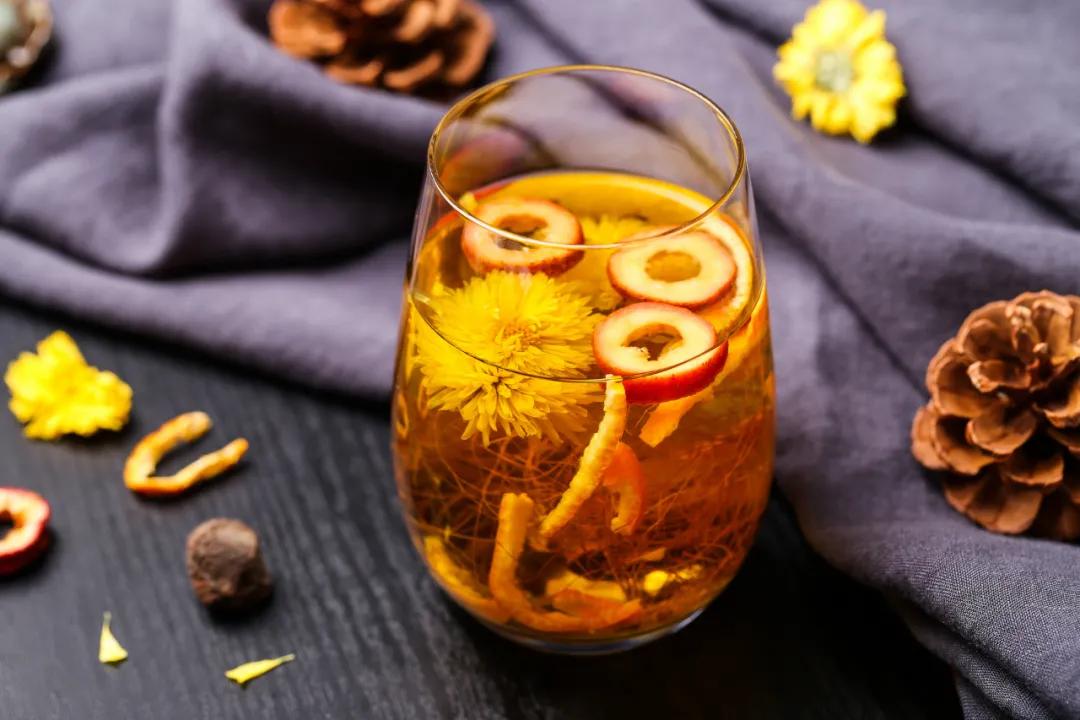 酸酸甜甜山楂好吃又好看,泡点酸酸甜甜的山楂好吃又开胃