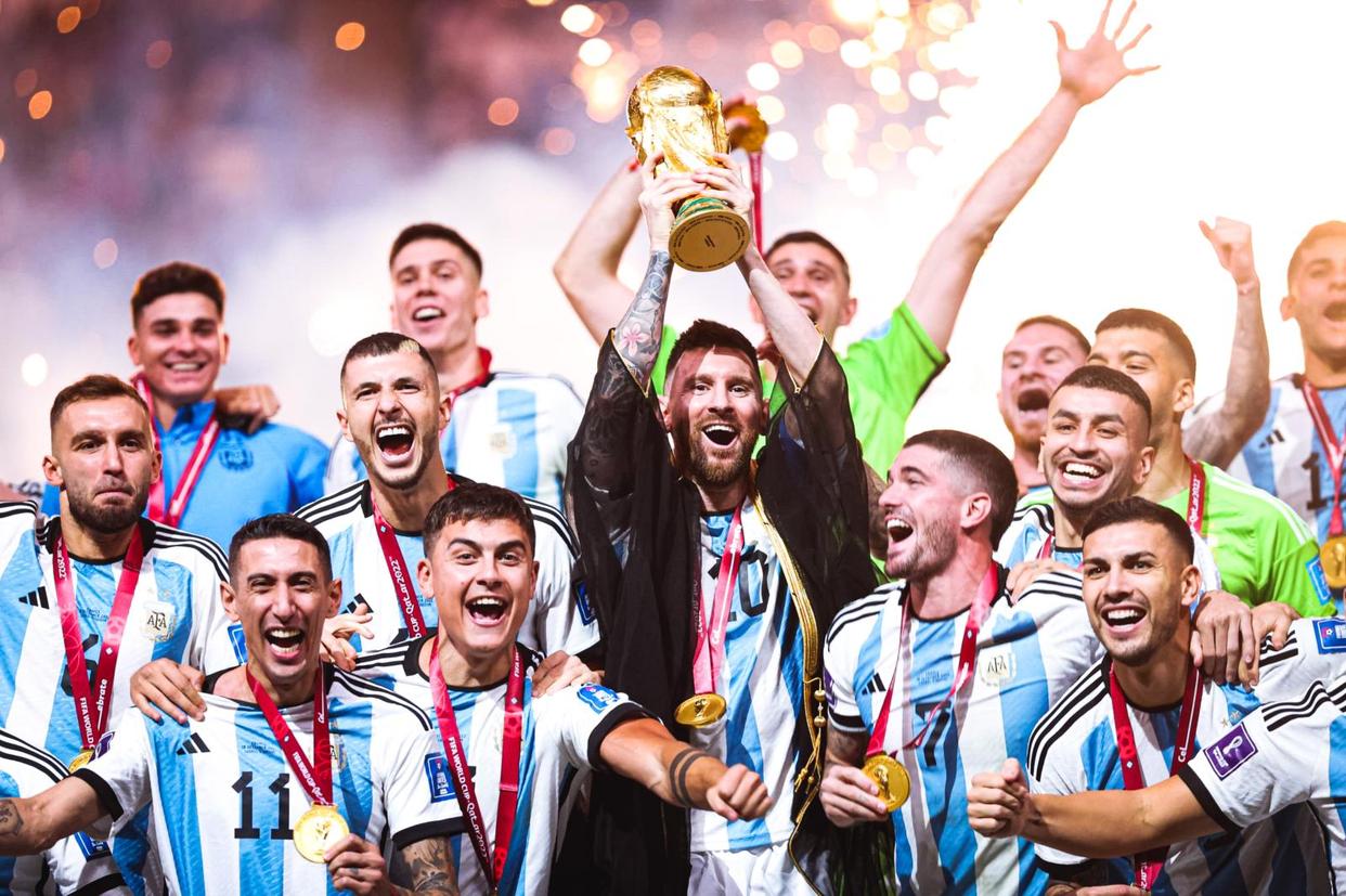 反差很大，梅西世界杯后迎巴黎新合同，C罗却只剩去沙特选项