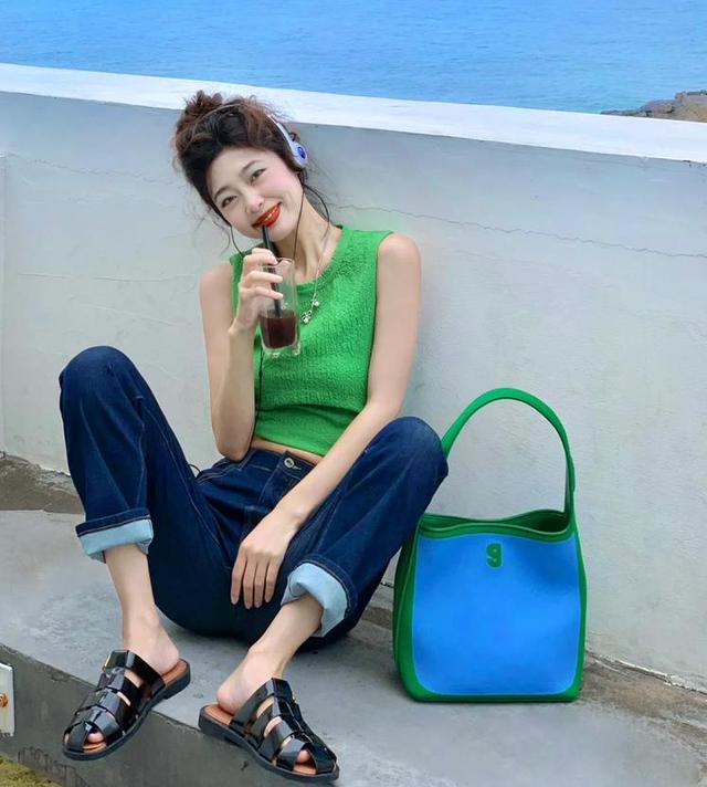 脚宽穿什么凉鞋好看,尖头凉鞋看着脚宽不好看怎么办